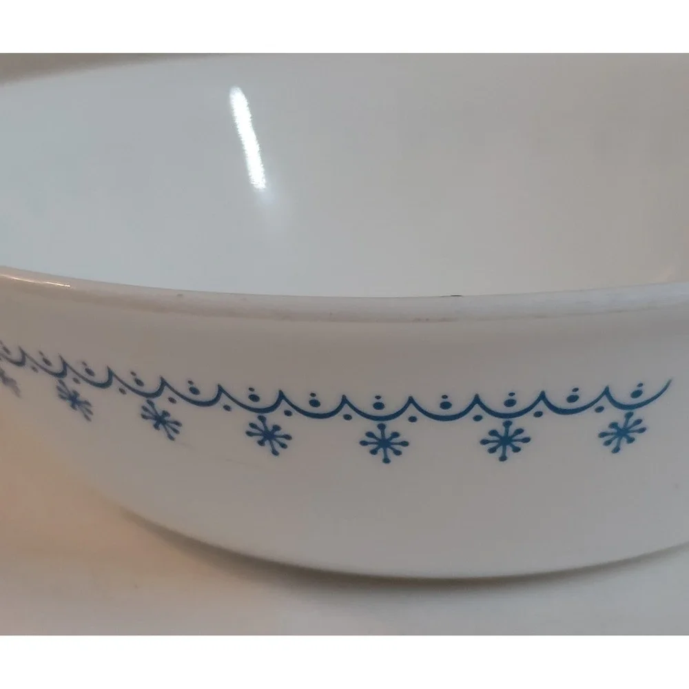 Vintage Corelle Snowflake Blue Garland 8.5